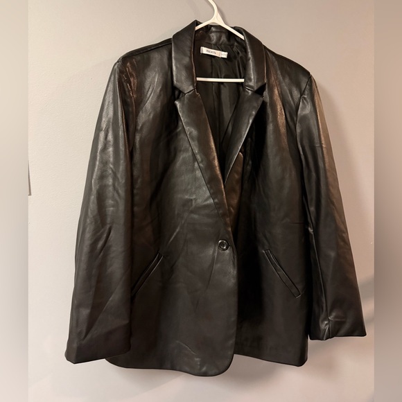 Ricki’s Black Faux Leather Blazer – Size XL - Picture 2 of 3